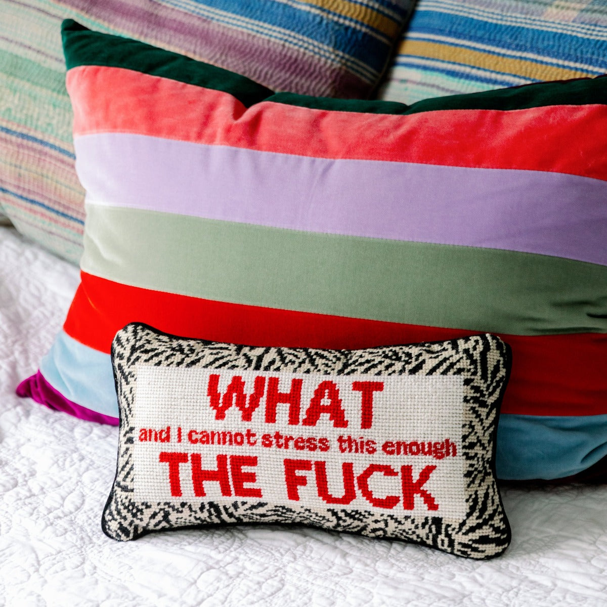 the pillows会報　vol.68〜70 Schumacher Layla Paisley Pillow in Multi Color.